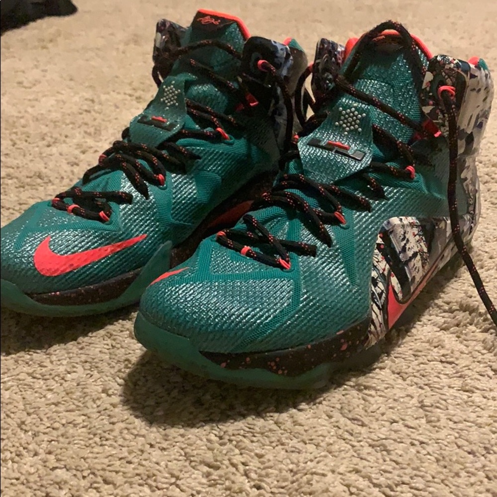 Lebron 12 Christmas